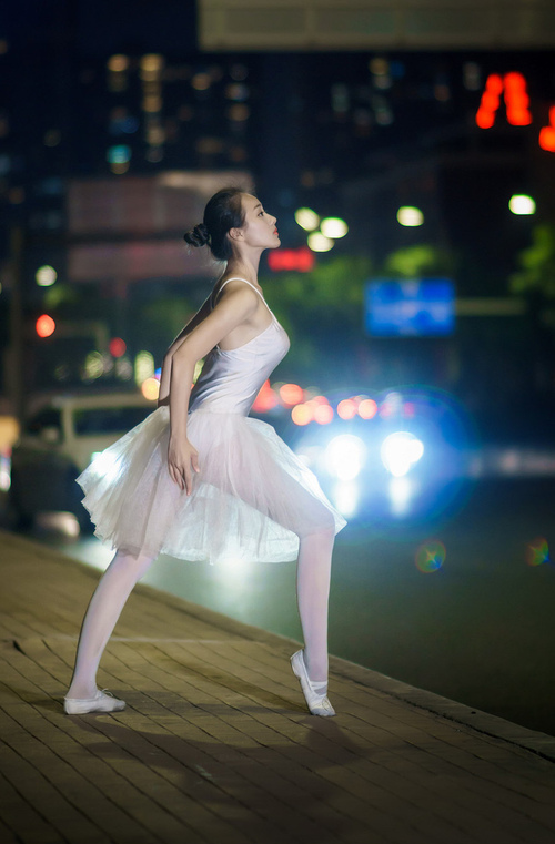 意甲新战术体系逐渐成型，球队表现亮眼，意甲新人